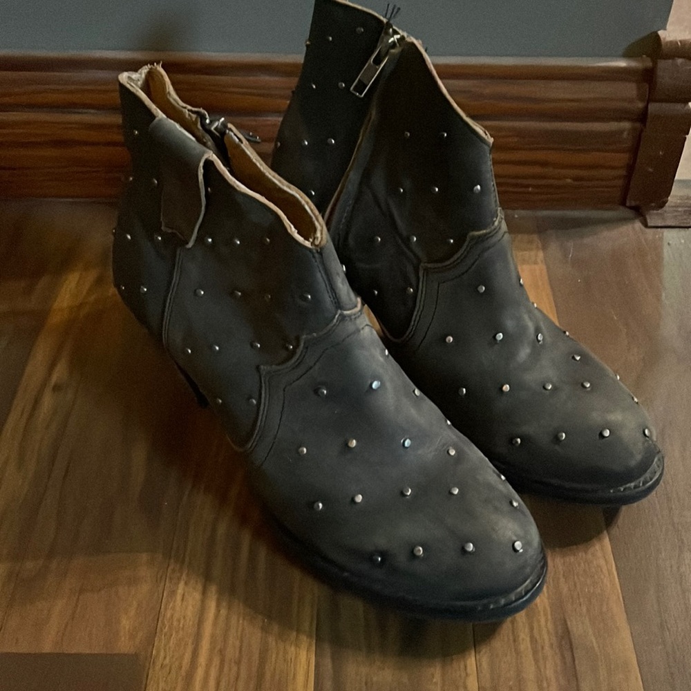 Circle G boots by corral. Great shape . Worn twice